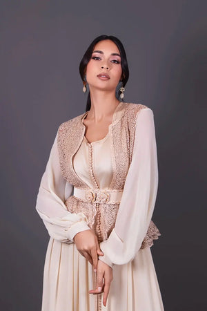 Caftán elegante Elea beige de seda