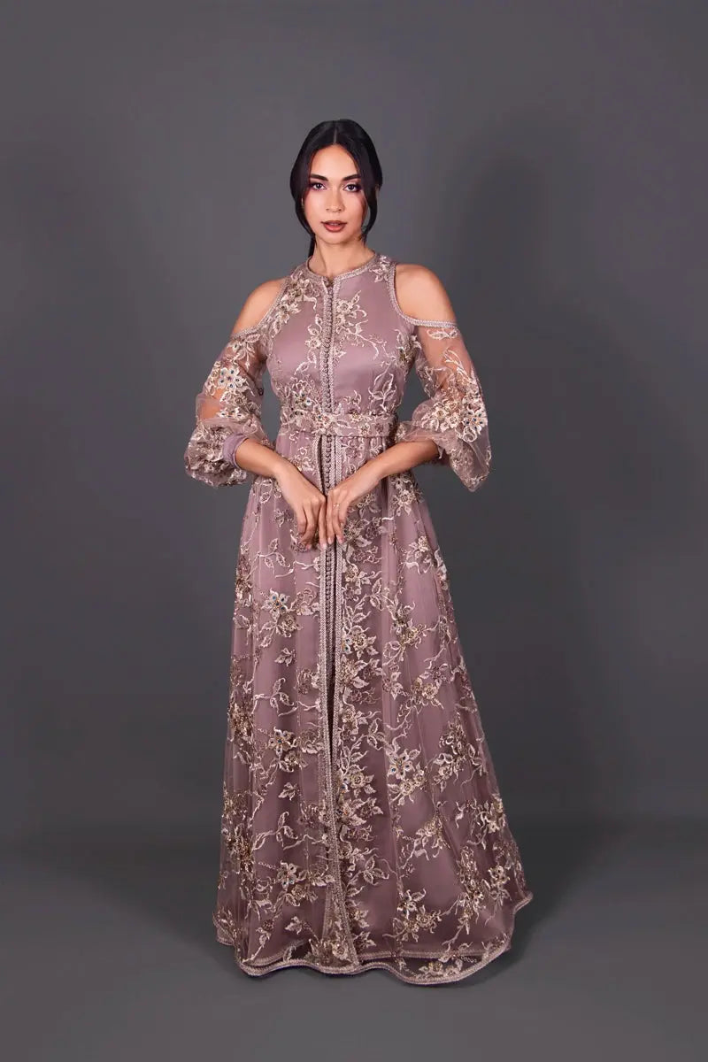 caftan marocain Rose brown moderne, épaule dénudée
