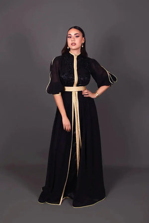 robe caftan marocaine originale coupe manche ouverte et col montant.