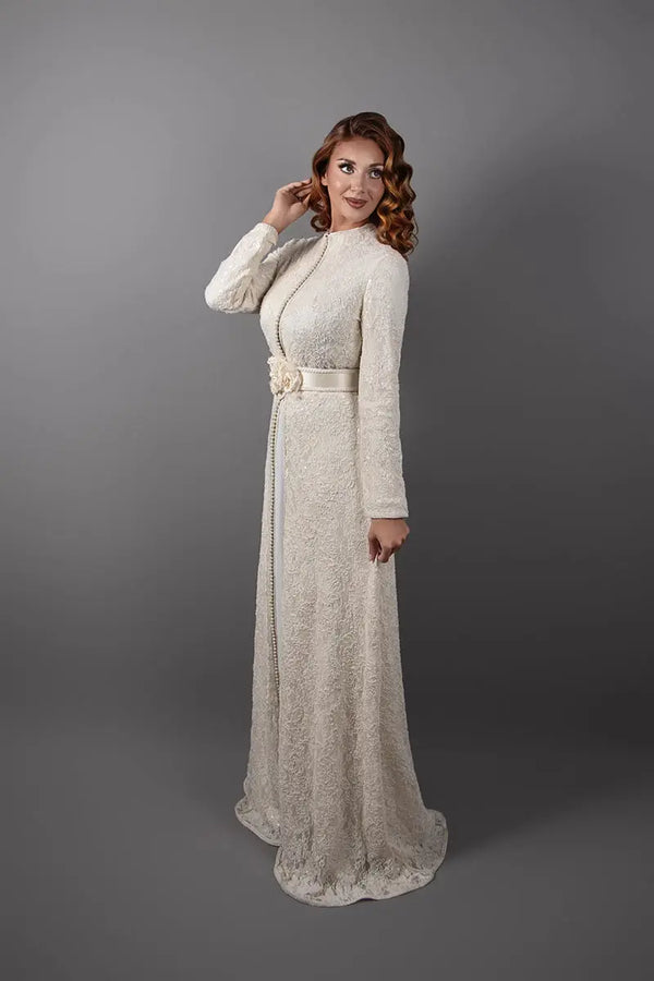 vestido caftán de cuello alto y cinturón floral elegante para mujer con hiyab