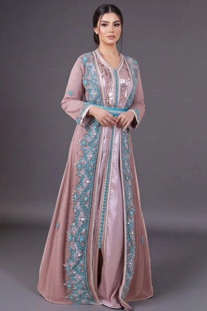 takchita marocaine avec sari vieux rose tres perlée