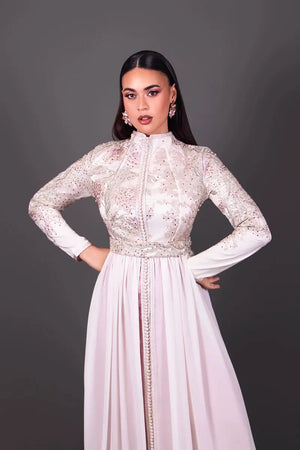 takchita mode marocaine écru pour mariage 