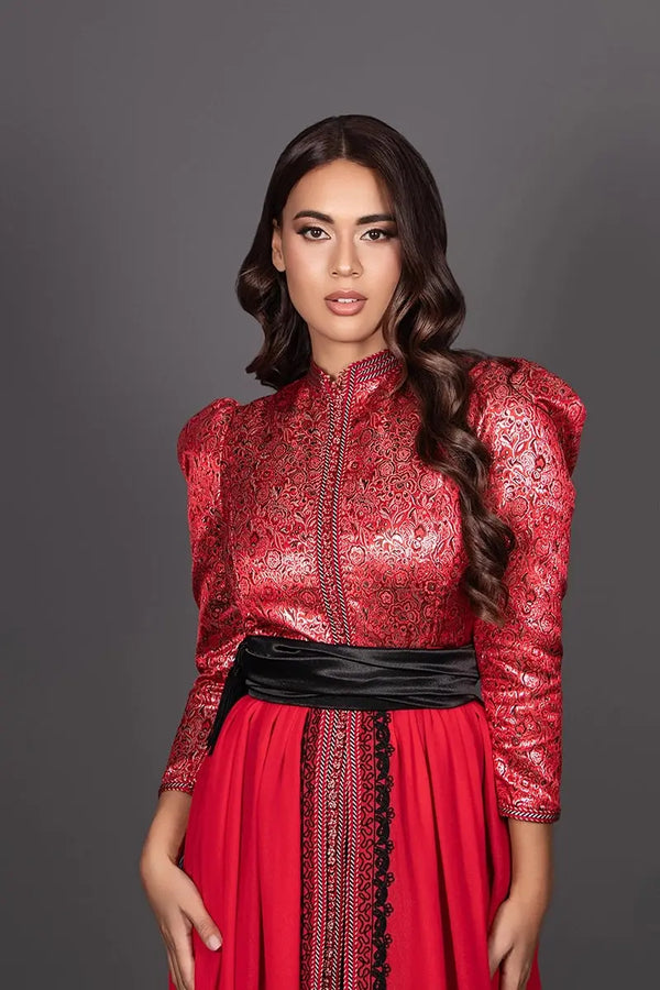 takchita marocaine en brocard rougeet noir pour mariage marocain 