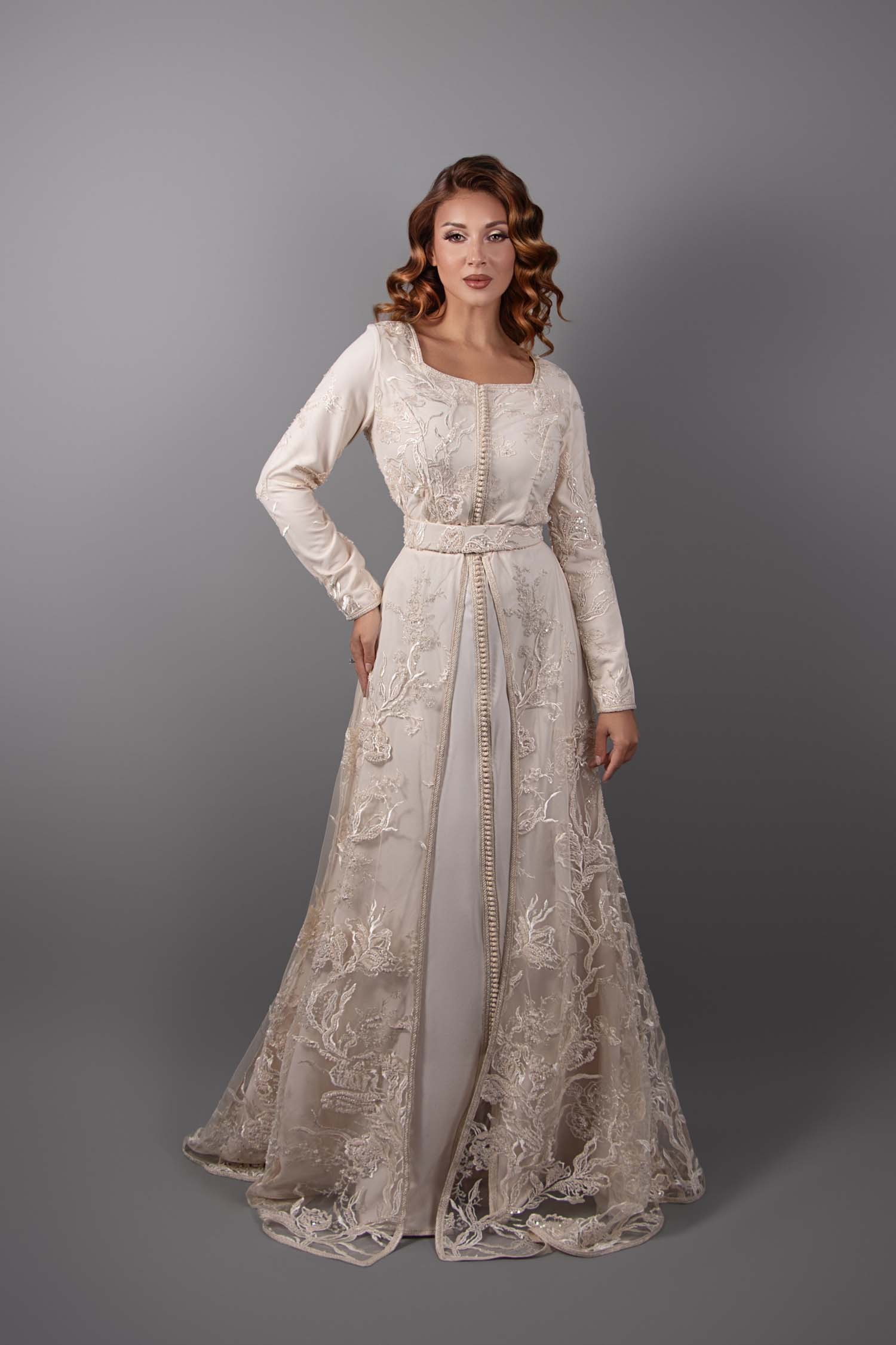 caftan simple en dentelle