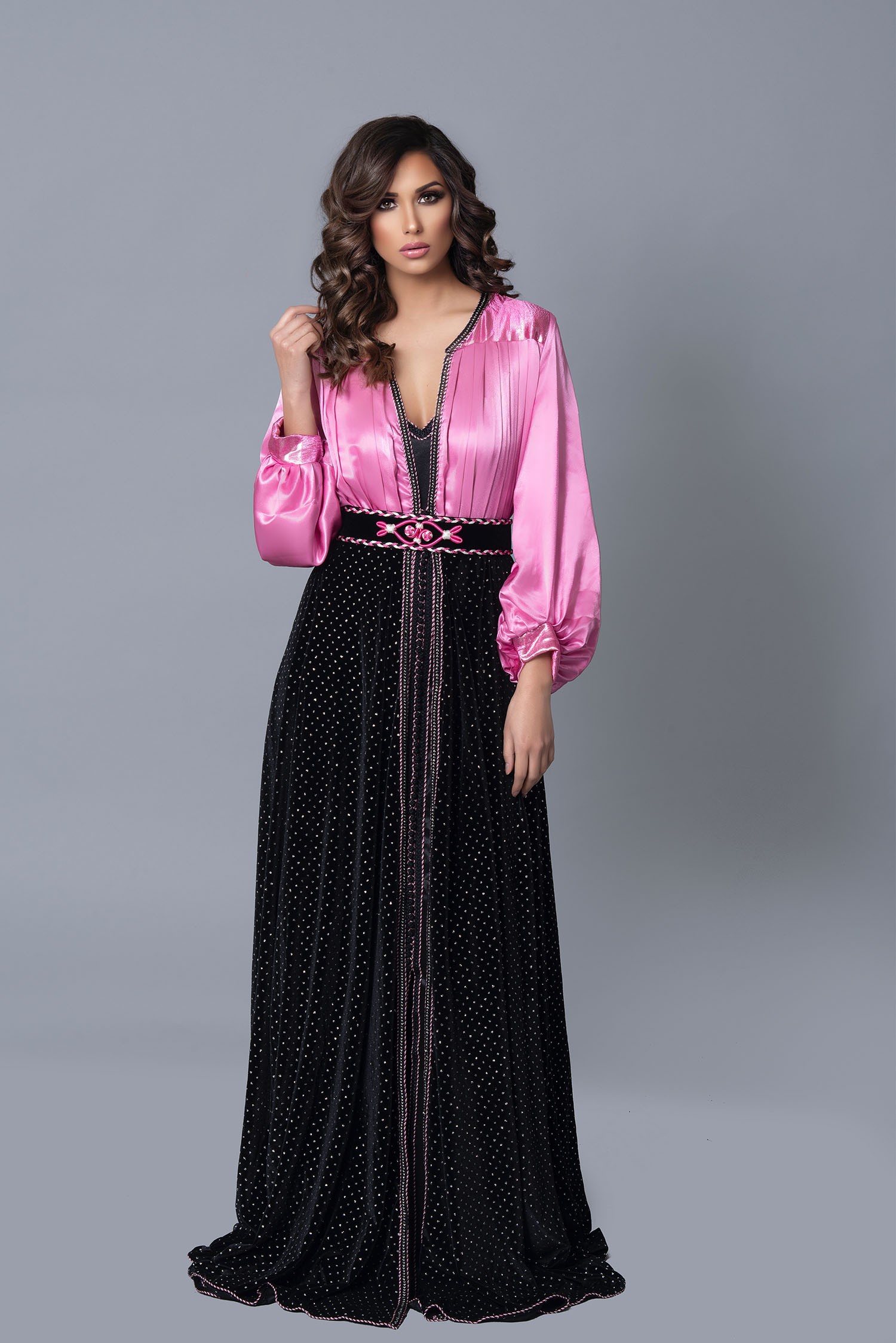 Kaftan om online te kopen met moderne en discrete plooien voor oosterse bruiloften Grootte SUR MESURE